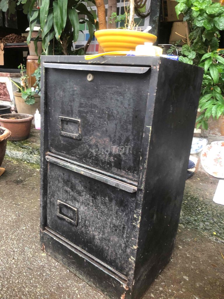 Tủ sắt VNCH Đen Decor. Mua bán Tủ, kệ gia đình tại Quận 3 Tp Hồ Chí Minh được đăng bởi HoVaTen  Nghèo mua gì đt XinCamOn hình 1