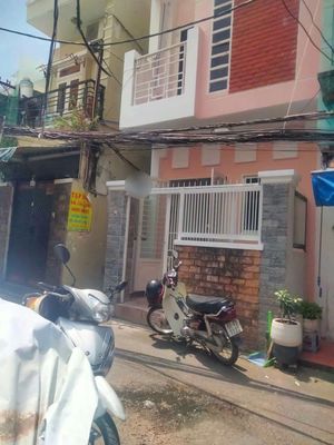 Rent · 2 bd · 28 м² · Quận 1, ул. Đường Trần Quang Khải