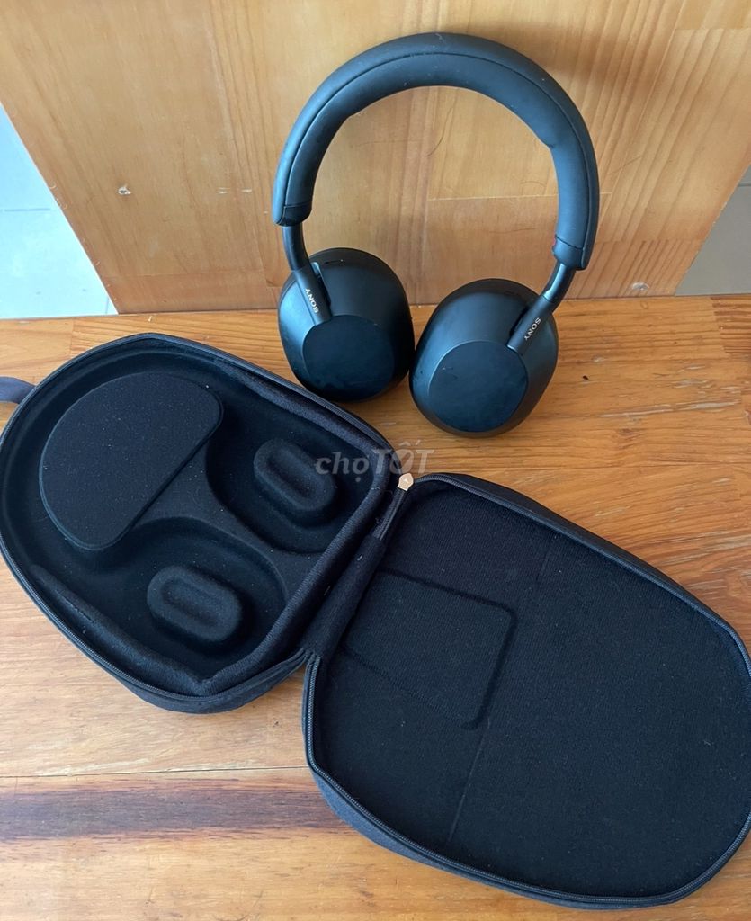 Tai nghe Sony WH-1000XM5 + Hộp bảo vệ. Mua bán Tivi, Âm thanh tại Thành phố Vũng Tàu Bà Rịa - Vũng Tàu được đăng bởi Reagan Wakeling hình 1