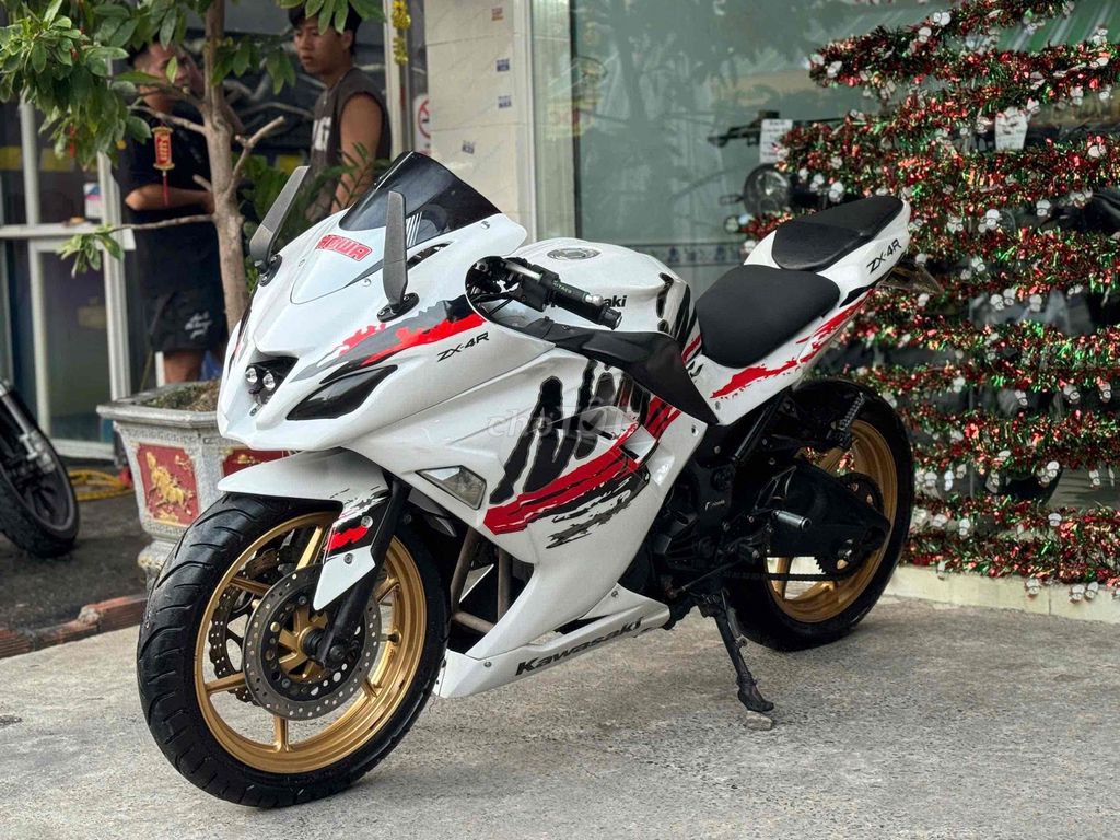 Kawasaki Ninja 250 Trắng Đỏ Đen 40000 km. Mua bán Xe máy tại Quận Bình Tân Tp Hồ Chí Minh được đăng bởi Việt Motor Bình Tân hình 5