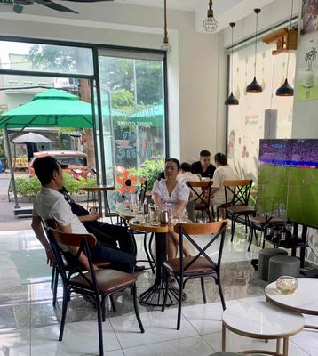 TUYỂN 05 NAM PHỤC VỤ CAFE – KHU VỰC CẦU THAM LƯƠNG