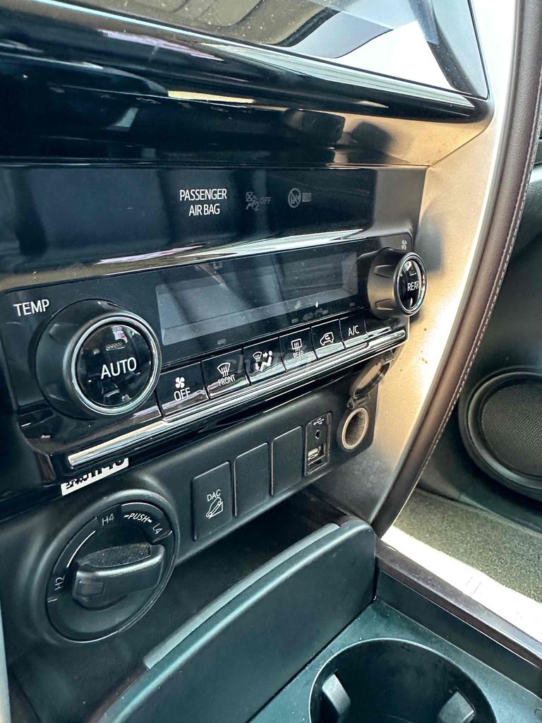 Toyota Fortuner 2019 2.8V 4x4 AT - 7c tự động. Mua bán Ô tô tại Quận Bình Thạnh Tp Hồ Chí Minh được đăng bởi phuongneo hình 12