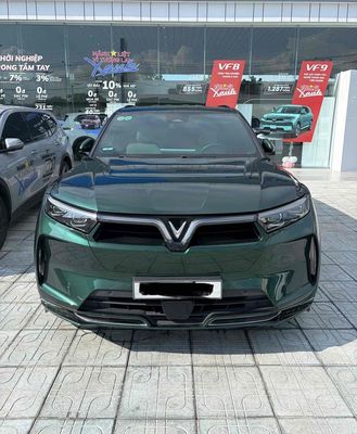 VinFast VF9 Plus Xanh