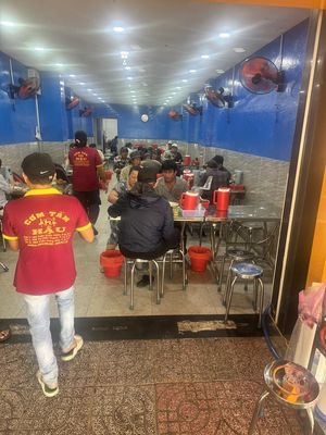 Tuyển Nam Nữ phụ quán cơm bao ăn ở (chính chủ )