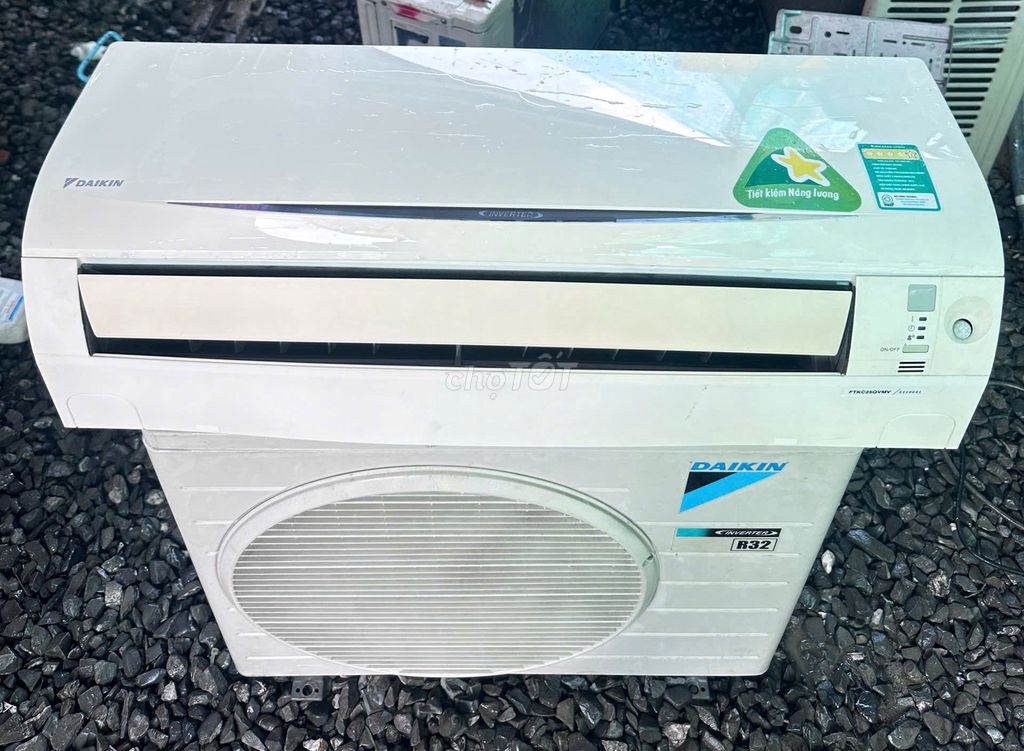 Máy lạnh Daikin Inverter 1 HP FTKC25QVMV 2016