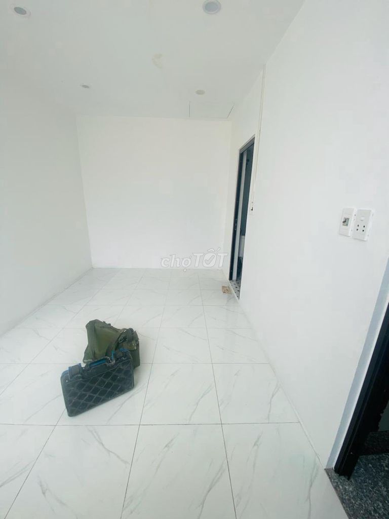 SIÊU PHẨM DƯỚI 5 TỶ ĐẸP VÀI CHỤC MÉT RA PHỐ KHÂM THIÊN, ĐỐNG ĐA, HN.