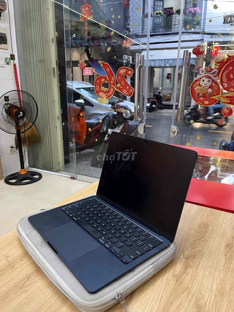 Apple MacBook Air M2 16GB/256GB Đen Mới. Mua bán Laptop tại Quận Liên Chiểu Đà Nẵng được đăng bởi Phi Nguyen hình 1