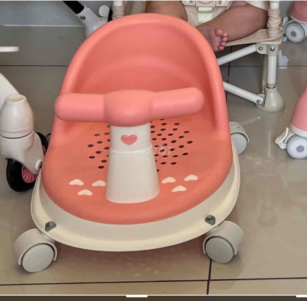 Xe tập đi nhựa hồng. Mua bán Mẹ và bé tại Quận Bình Tân Tp Hồ Chí Minh được đăng bởi Hồ Phương hình 1
