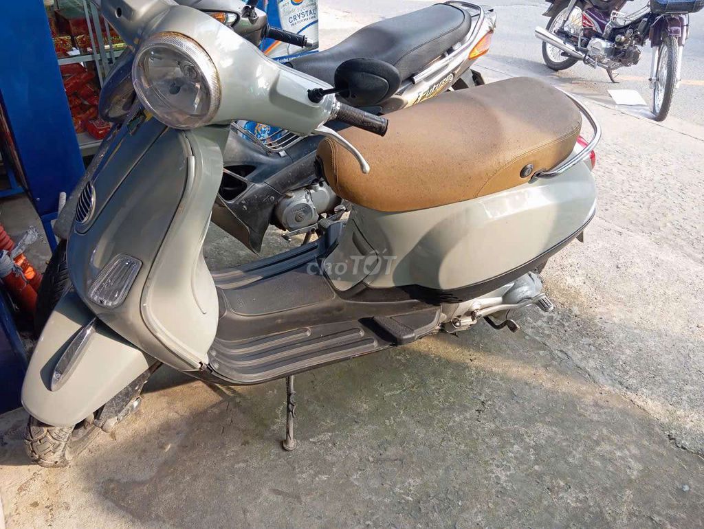 Cần bán Xe Vespa còn rin 8tr. Mua bán Xe máy tại Huyện Hóc Môn Tp Hồ Chí Minh được đăng bởi Viên hình 4