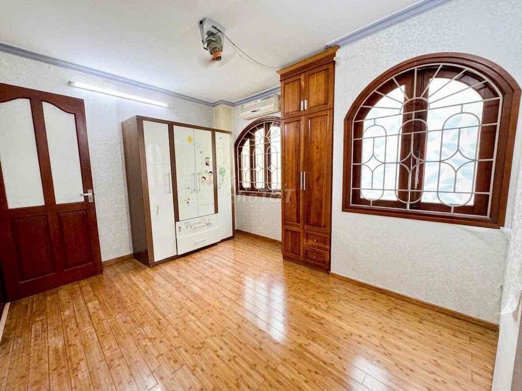 cho thuê cả nhà 5 tầng 3 ngủ khách bếp