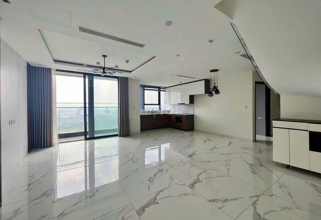 Двухуровневая квартира Duplex 211 м² с видом на Западное озеро, Sunshine City