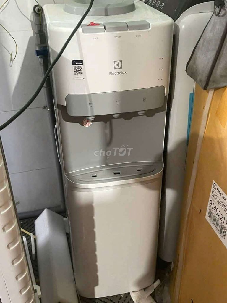 Cây nước nóng lạnh Electrolux Trắng 2. Mua bán Nội thất, đồ gia dụng khác tại Quận Cẩm Lệ Đà Nẵng được đăng bởi Võ Thị Hòa hình 1