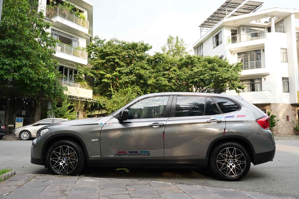 BMW X1 xDrive28i -máy 3. 4x4 , nhiều đồ chơi xịn s