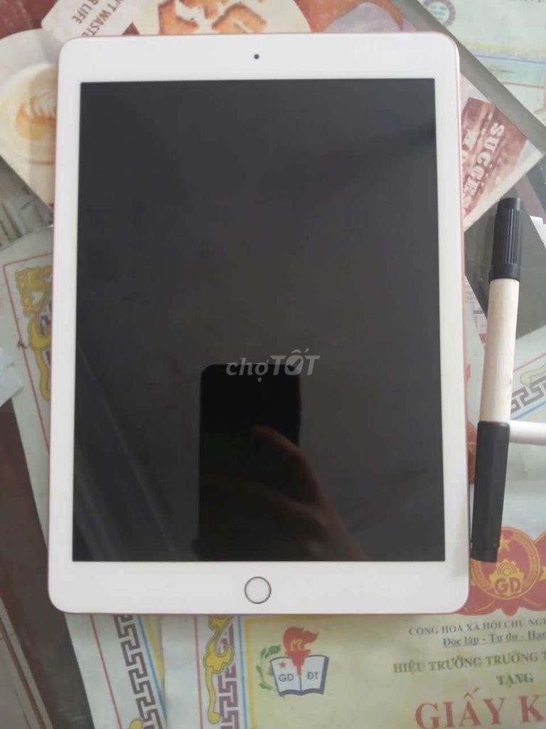 Apple iPad Gen 6 Wifi 128GB Vàng hồng Đã thay pin. Mua bán Máy tính bảng tại Thành phố Bắc Giang Bắc Giang được đăng bởi Nguyễn Thiên hình 1