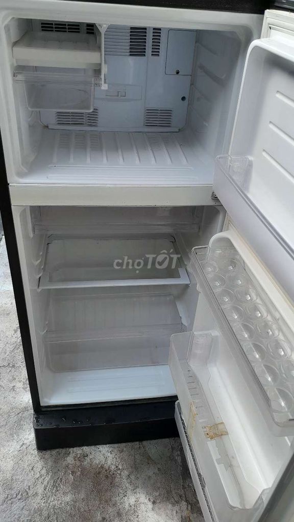 Mình cần bán chiếc tủ lạnh Sharp Inverter 165 lít