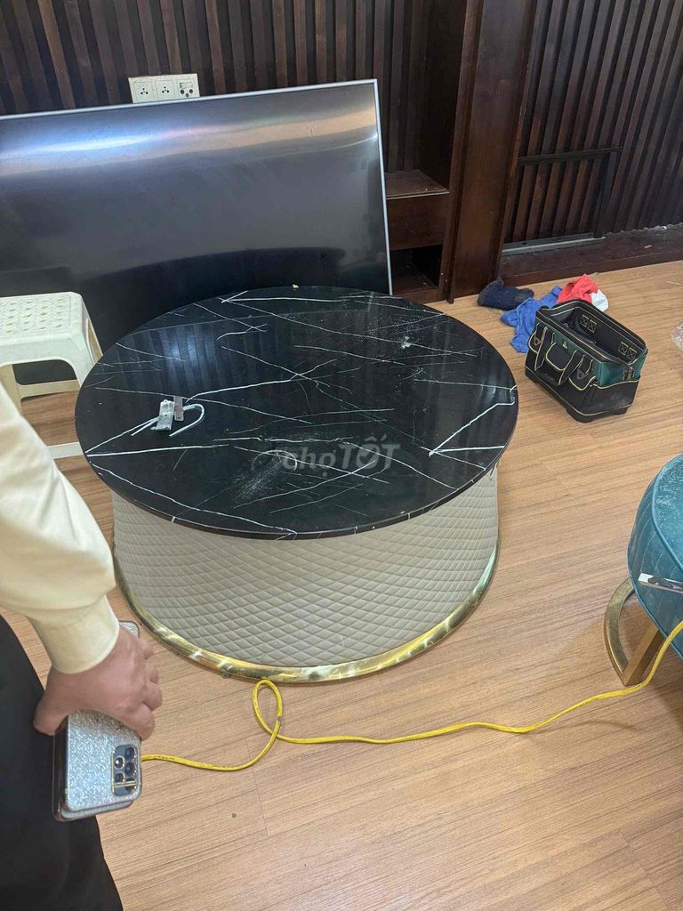 Bàn trà phòng khách mặt đá khung Kim loại bọc Da. Mua bán Bàn ghế tại Quận Tây Hồ Hà Nội được đăng bởi mr Dzung hình 1