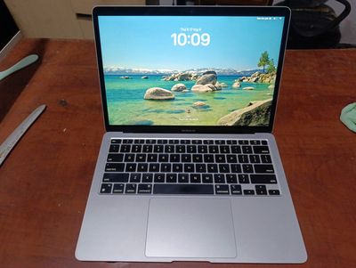 Apple MacBook Air M1 8GB/256GB Bạc Like New - 1347