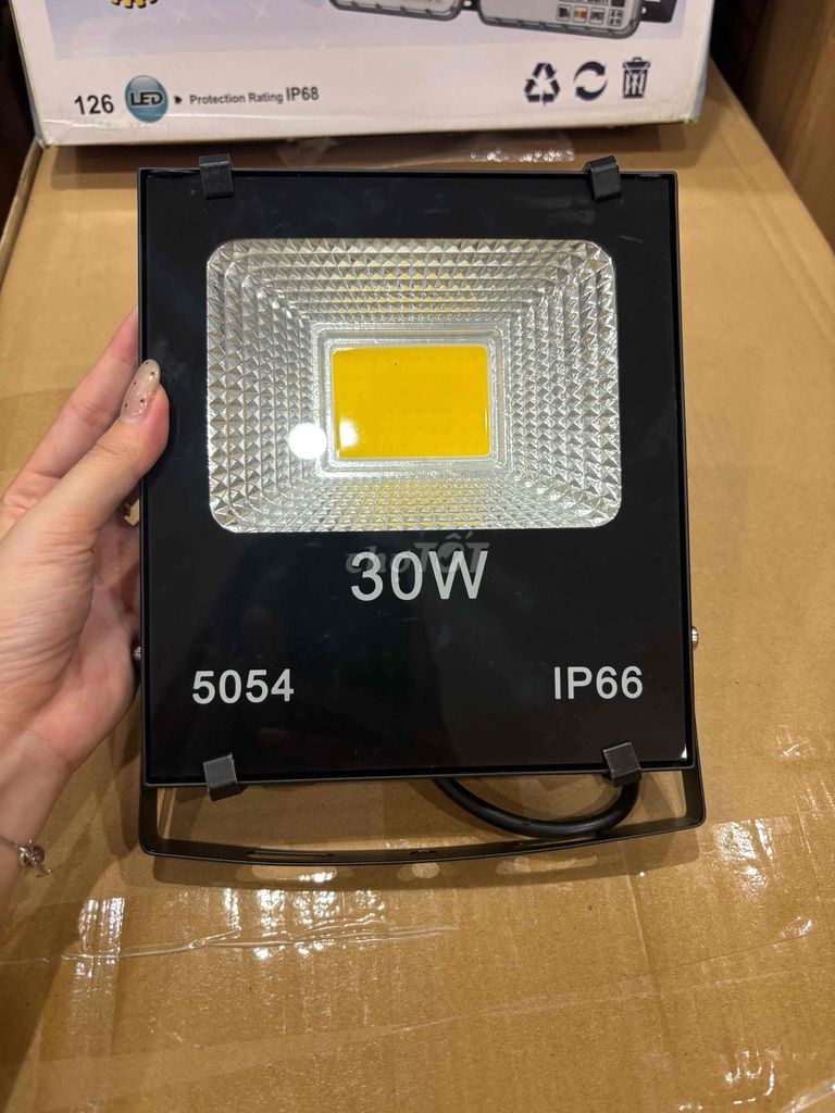 Đèn pha LED 30W IP66 Đen. Mua bán Đèn tại Quận Hai Bà Trưng Hà Nội được đăng bởi chi tranthikim hình 1
