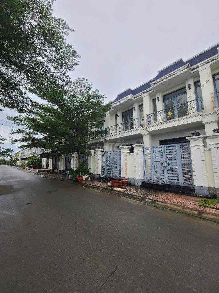 BÌNH CHÁNH 1TỶ NHỈNH SỞ HỮU NHÀ ĐẸP 61M2 MẶT TIỀN XE HƠI ĐỖ CỬA