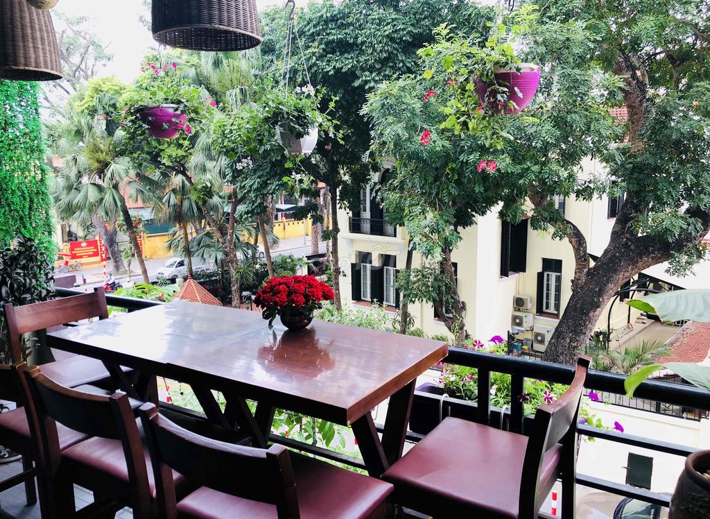 Nhân viên phục vụ nhà hàng tại Ba Đình, Hà Nội. Việc làm tại Quận Ba Đình Hà Nội được đăng bởi Nhà hàng Chai hình 4