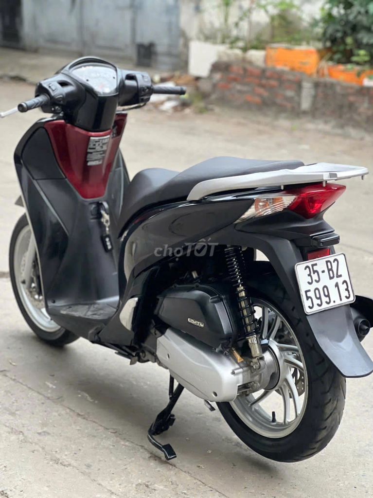 SH đăng ký đầu 2017, máy nguyên zin, chạy bốc, êm. Mua bán Xe máy tại Quận Cầu Giấy Hà Nội được đăng bởi E Thuý Hạnh hình 4