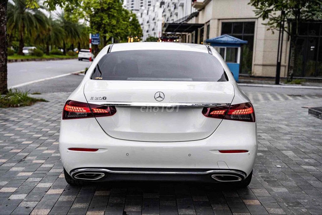 Mercedes_E200_Exclusive Model 2023 Bank 90%. Mua bán Ô tô tại Quận 7 Tp Hồ Chí Minh được đăng bởi PHÁT ĐẠT LUXURY CAR hình 5