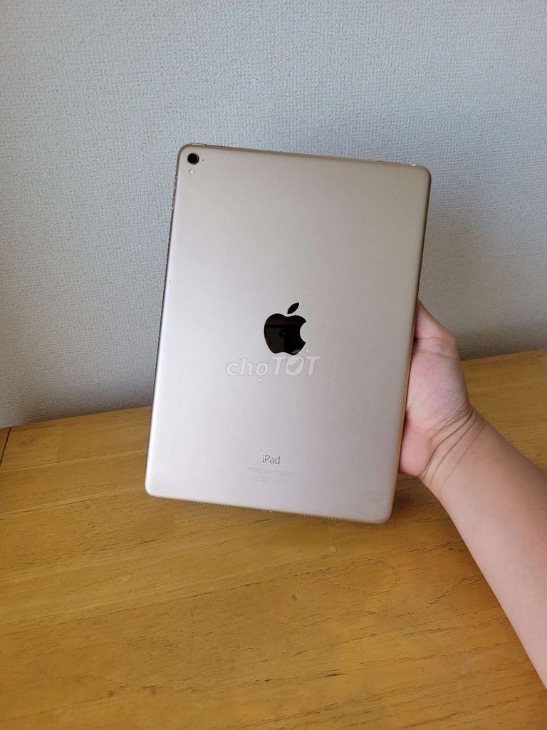 IPad Pro 9.7 inch Gold 256GB  Wifi zin đẹp có gl. Mua bán Máy tính bảng tại Quận Tân Phú Tp Hồ Chí Minh được đăng bởi Trong Minh hình 1