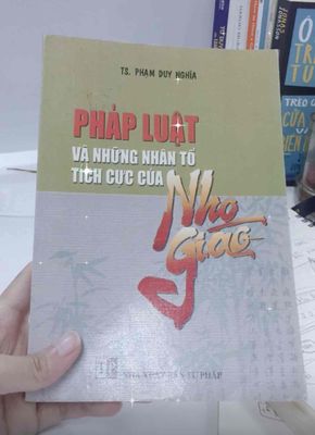 Sách "Pháp luật. Mua bán Sách tại Quận 7 Tp Hồ Chí Minh được đăng bởi Amy