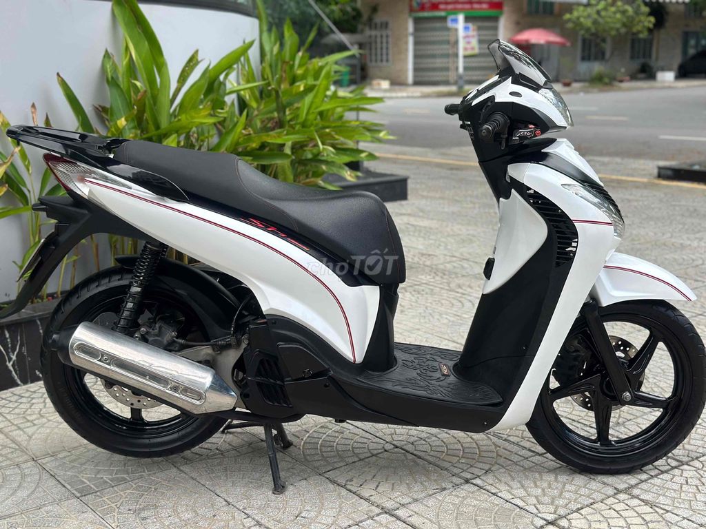 Мотоцикл Honda SH 125, белый, обвес под стиль Italy