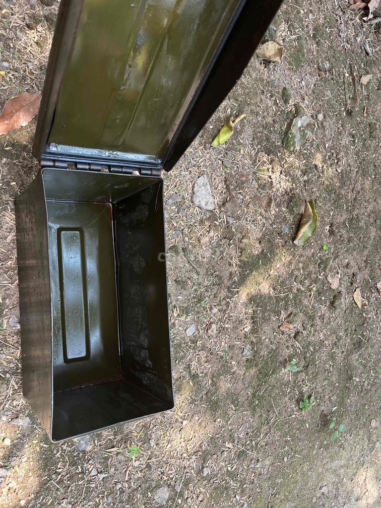 Thùng đựng đạn kim loại xanh rêu. Mua bán Đồ sưu tầm, đồ cổ tại Huyện Hồng Ngự Đồng Tháp được đăng bởi Quy hình 1