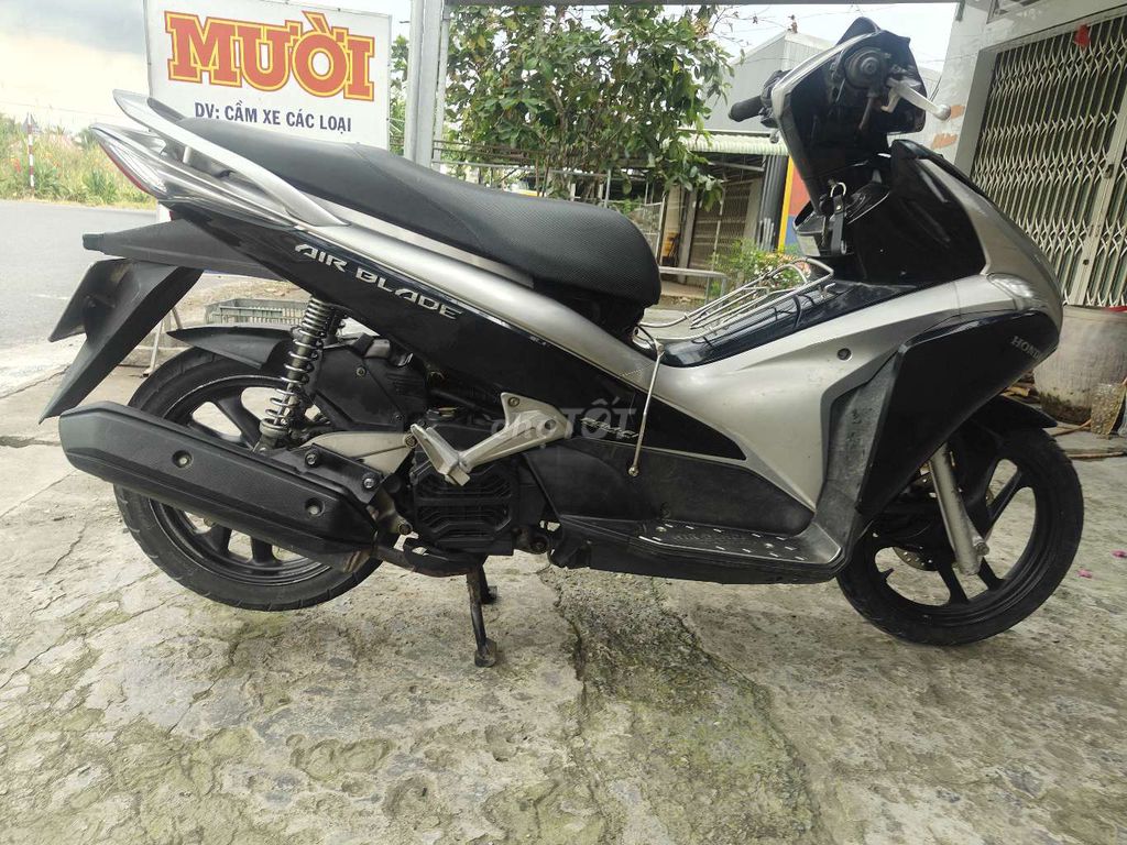 HONDA AIRBLADE FI MÁY ZIN ÊM. Mua bán Xe máy tại Huyện Bình Tân Vĩnh Long được đăng bởi MƯỜI   BÌNH TÂN VL hình 6