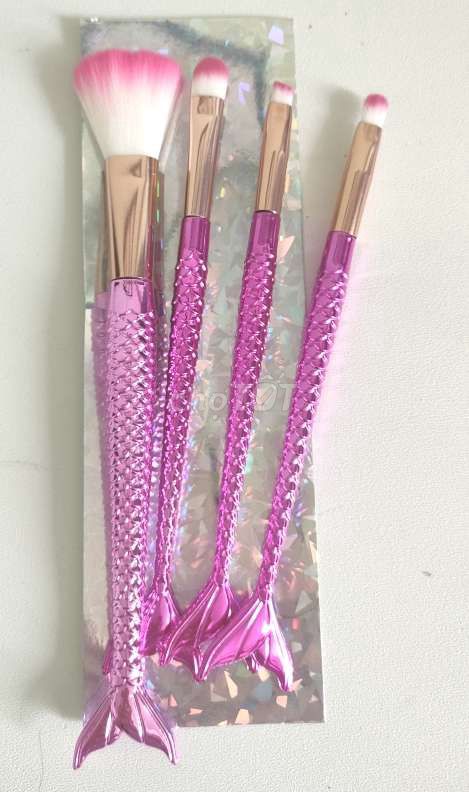 Bộ cọ trang điểm đuôi cá sang trọng 4cây lông mềm. Mua bán Phụ kiện thời trang khác tại Quận 7 Tp Hồ Chí Minh được đăng bởi Trang la Bella hình 1