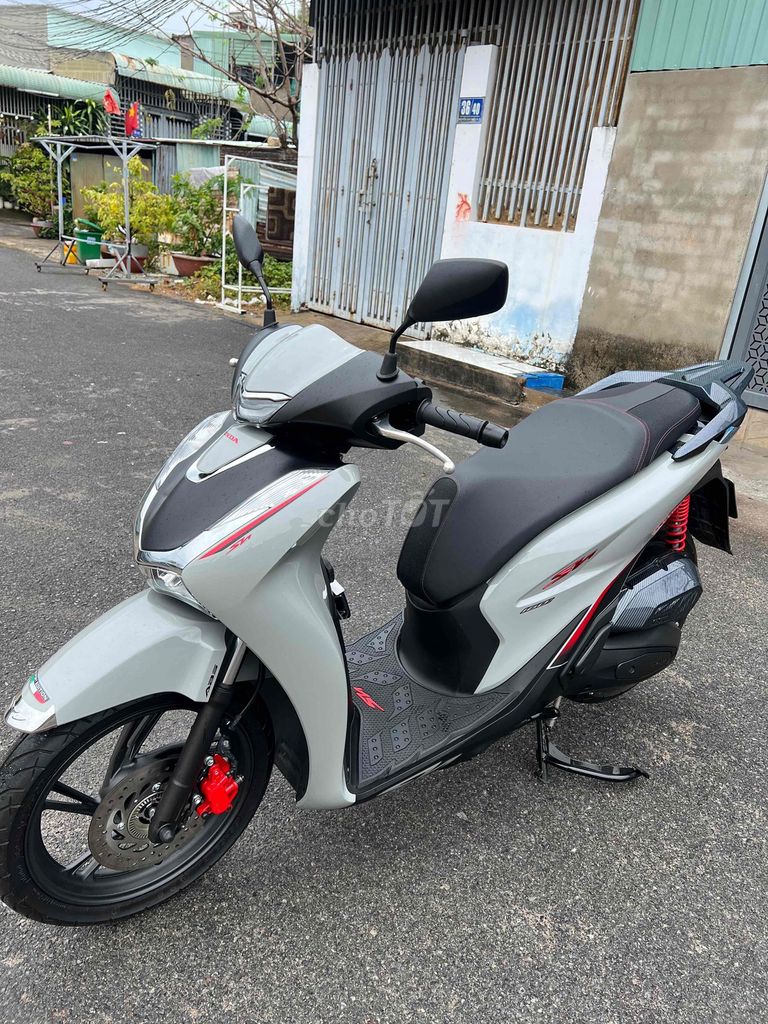 Honda SH 125 2025 особая версия серый цемент