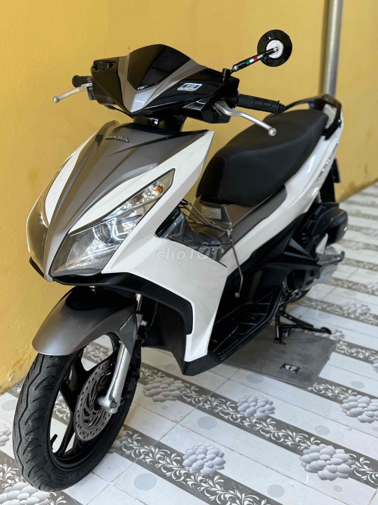 Honda Air Blade 125 Trắng đen. Mua bán Xe máy tại Quận Sơn Trà Đà Nẵng được đăng bởi Minh Dũng bán trả góp 136 vân đồn  hình 6