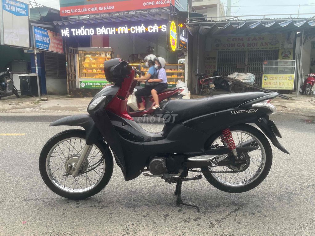 SYM Angela 50cc, черный и красный, Вьетнам