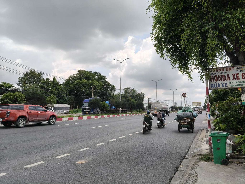 nhà xưởng cho thuê mặt tiền quốc lộ 51 biên hoà. 2000m2