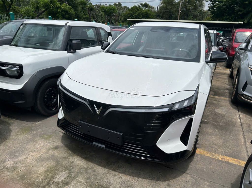 VinFast VF8 ALL NEW Белый Коричневый
