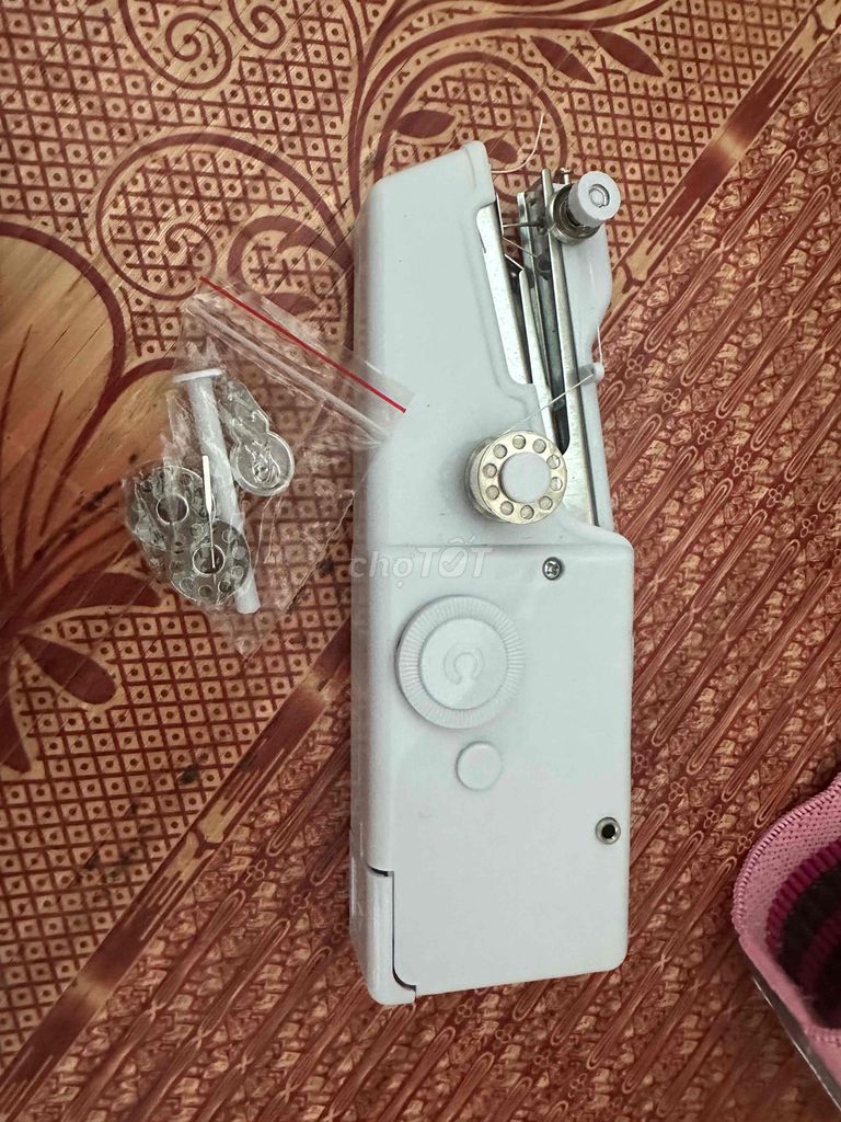 Máy may mini Handy Stitch Trắng Mới. Mua bán Nội thất, đồ gia dụng khác tại Quận Nam Từ Liêm Hà Nội được đăng bởi Tania Tran hình 1