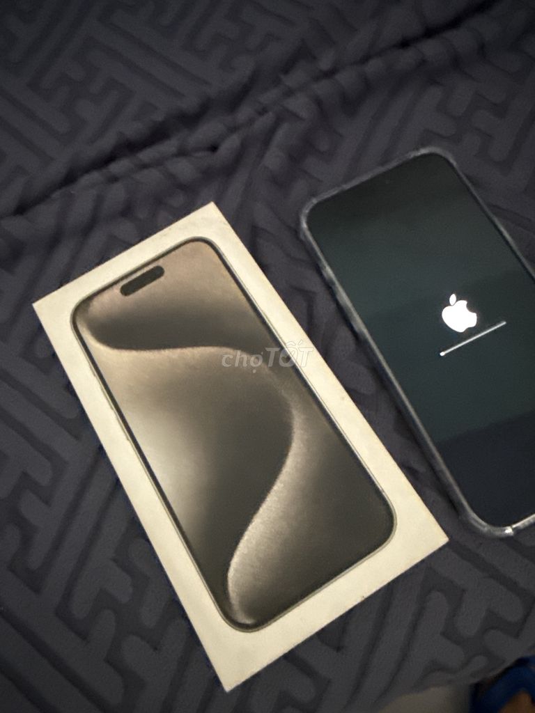 Apple iPhone 15 Pro Titan tự nhiên. Mua bán Điện thoại tại Thành phố Thủ Dầu Một Bình Dương được đăng bởi H hình 1