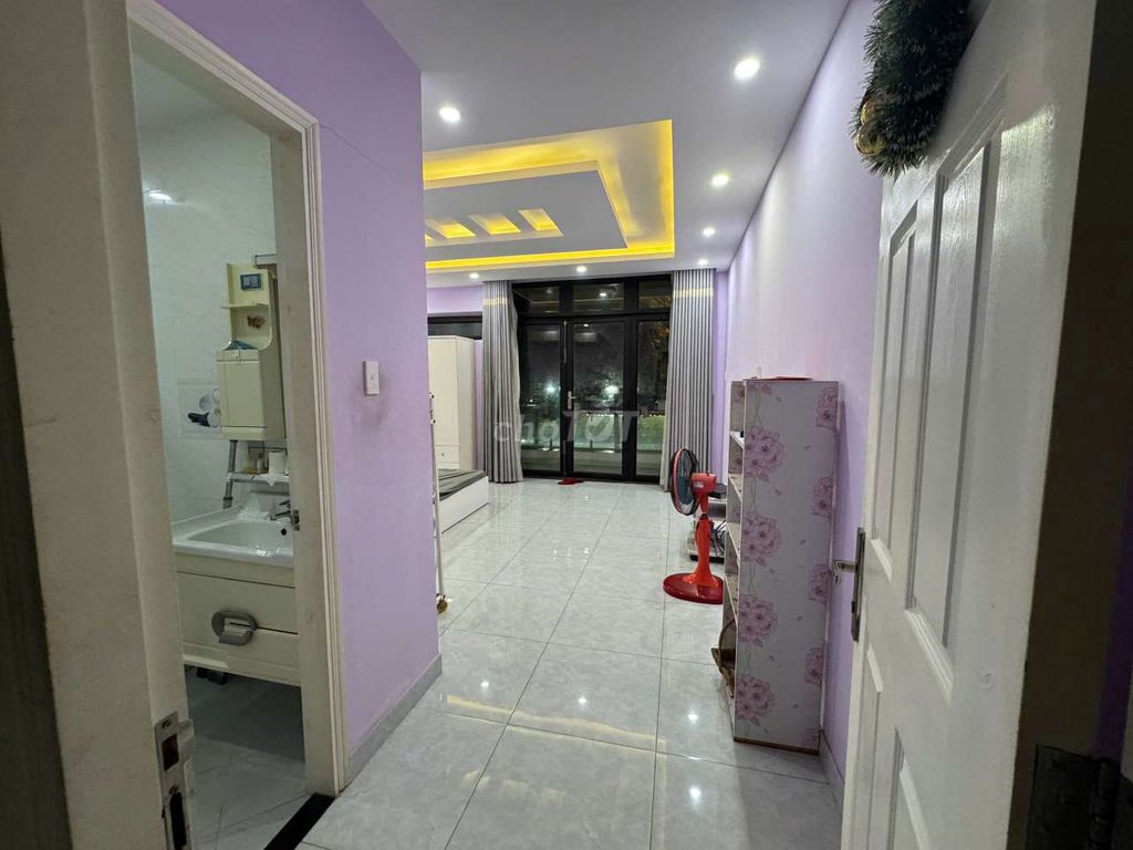 CHO THUÊ PHÒNG TRỌ 50M2 2PN CÓ BAN CÔNG KHU NAM LONG ĐỐI DIỆN VINCOME