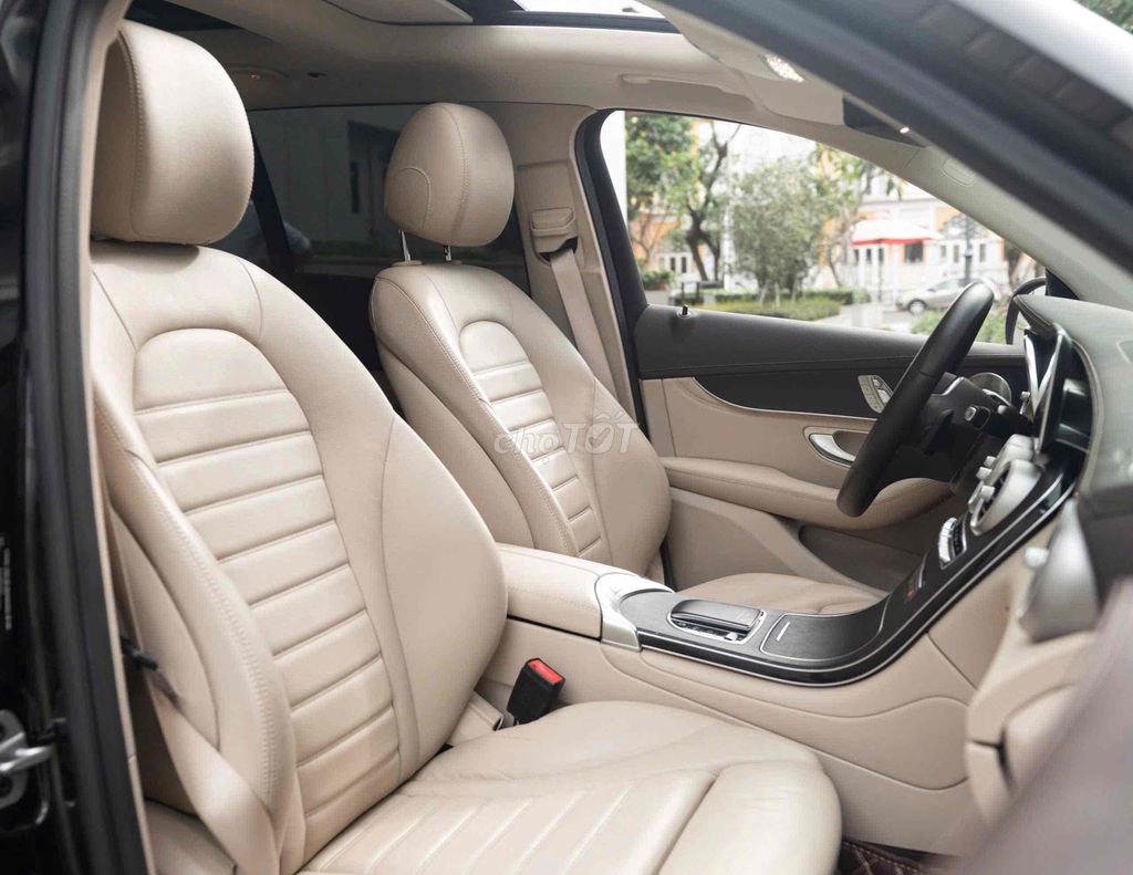 Mercedes Benz GLC300 4matic 2021 Đen // Kem. Mua bán Ô tô tại Quận 7 Tp Hồ Chí Minh được đăng bởi Nguyễn Lê Trung hình 8