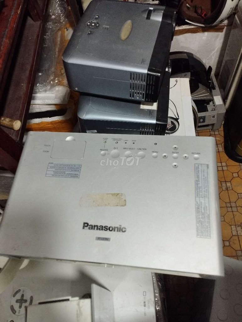 Máy chiếu Panasonic xám đẹp 600k thanh lí thợ