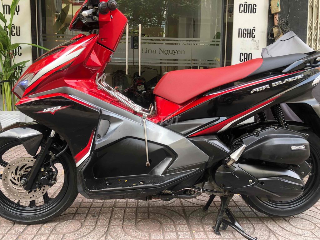 Honda Air Blade 2017 Красно-черный