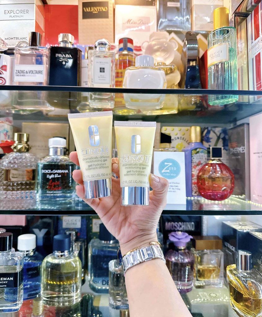 Kem dưỡng ẩm Clinique Dramatically Different Gel. Mua bán Phụ kiện thời trang khác tại Thành phố Sóc Trăng Sóc Trăng được đăng bởi Zann Coffee Shop hình 1