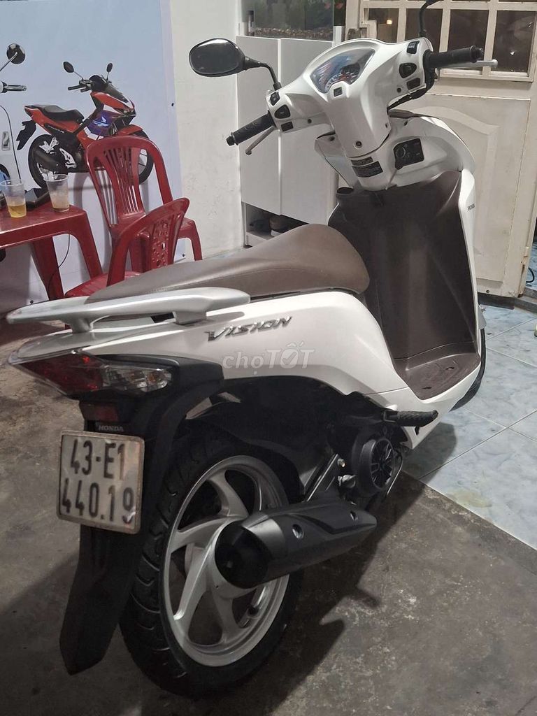 Vision 2018. Biển 43. Xe đẹp nguyên rin chất.. Mua bán Xe máy tại Quận Hải Châu Đà Nẵng được đăng bởi Mua Bán Xe Cũ Có Góp Nợ xấu hình 3