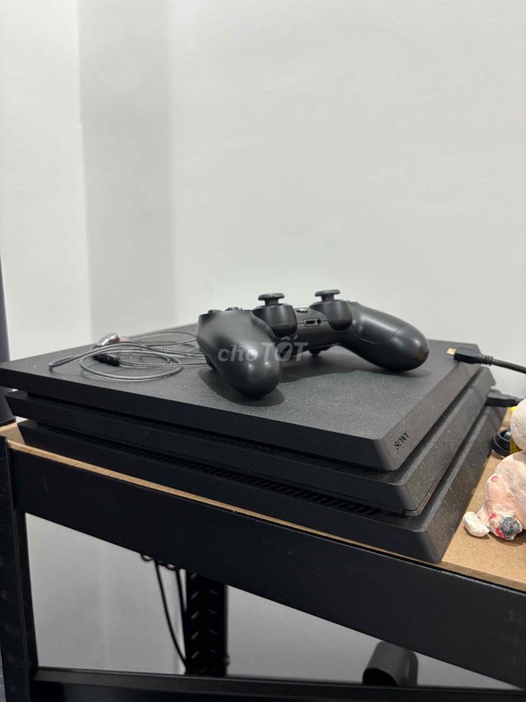Sony PS4 Pro 1TB Hack Đen. Mua bán Thiết bị chơi game tại Quận Long Biên Hà Nội được đăng bởi Nguyễn Quân hình 1