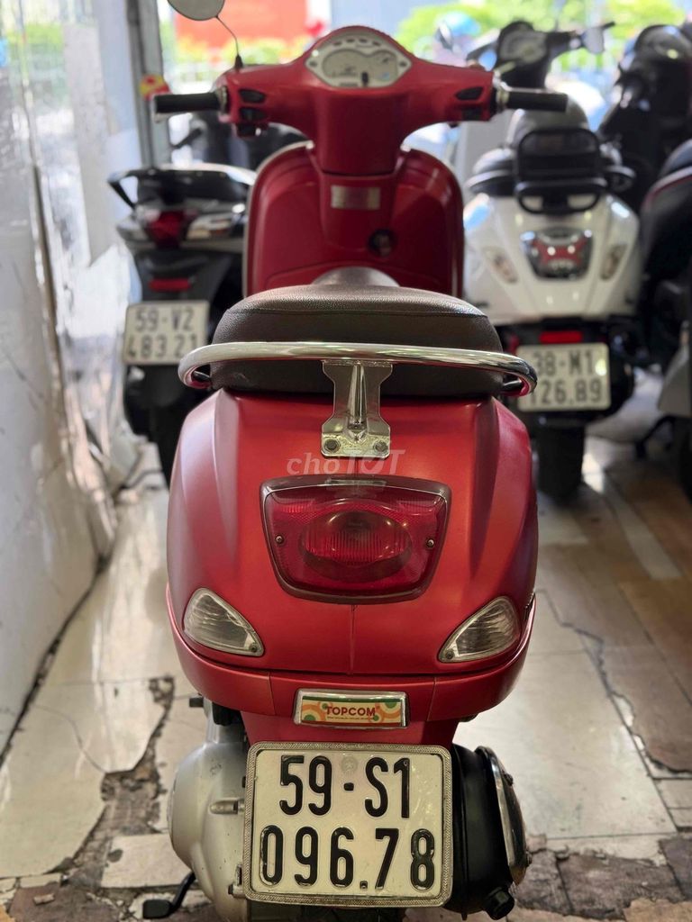 Piaggio Vespa LX125 2011 Матовый красный. Госномер Хошимина