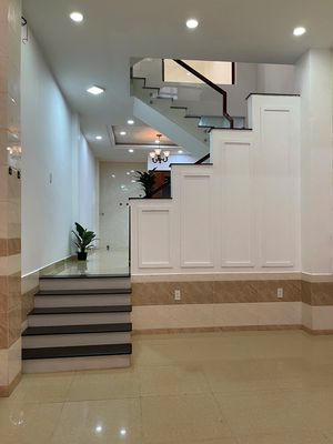 Rent · 5 bd · 190 м² · Thành phố Thủ Đức, ул. Đường Quốc lộ 13