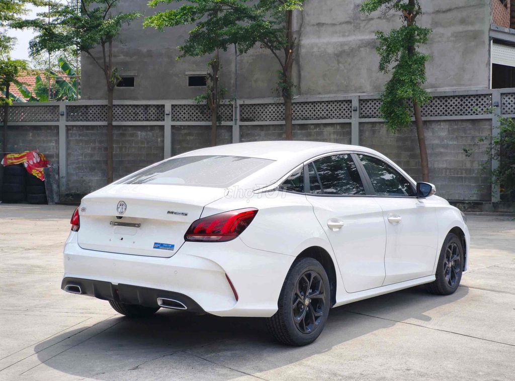MG MG5 1.5 Standard 2024 Белый 45.000 км