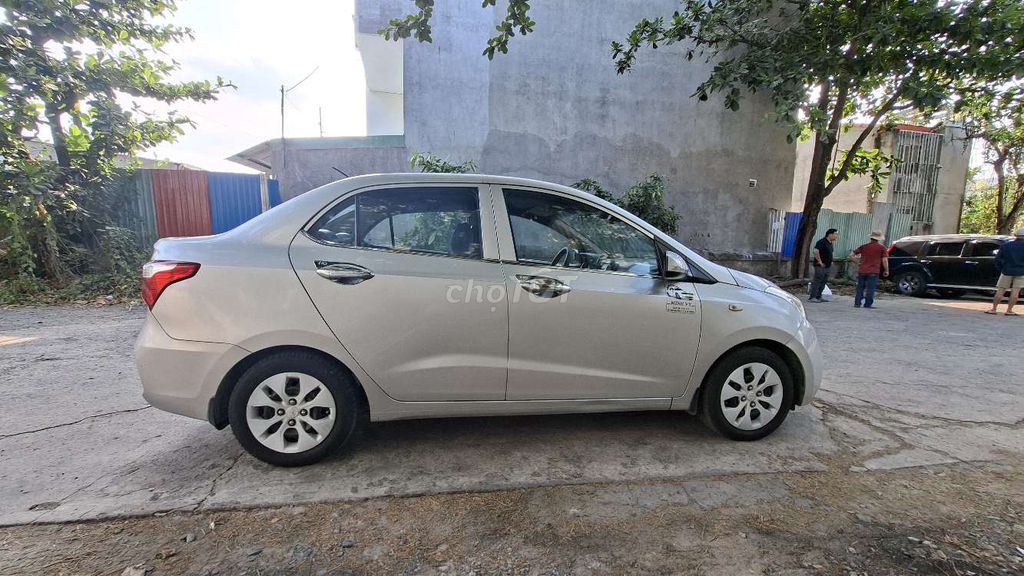 Седан Hyundai i10 2019 МКПП Серебристый